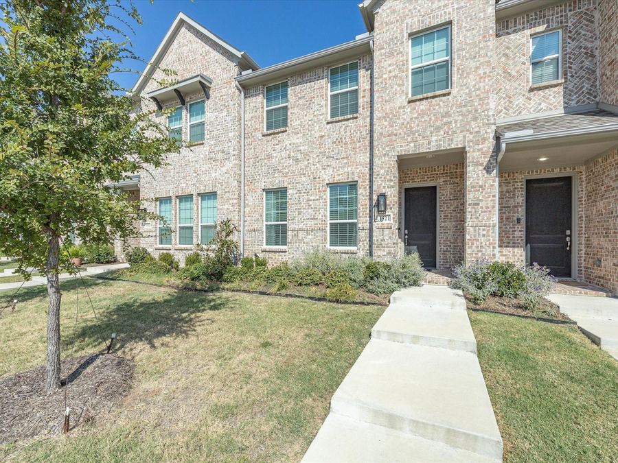 1521 Wittington Place, Farmers Branch, TX